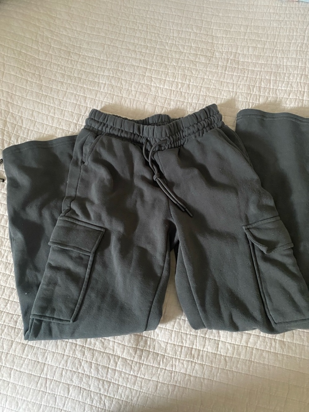 Straight Leg Cargo Sweatpants in Dark Green